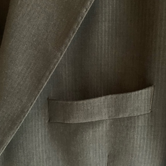 Mens 2 piece lightweight wool suit. Stitched lapels, pocket treatments. Worn 2X - Picture 3 of 10